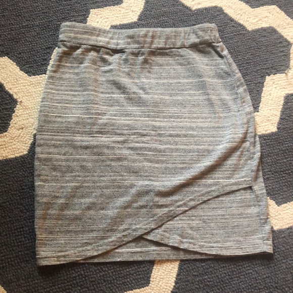 Aritzia Dresses & Skirts - Artizia Talula XXS grey skirt Aritzia Dresses & Skirts - Artizia Talula XXS grey skirt